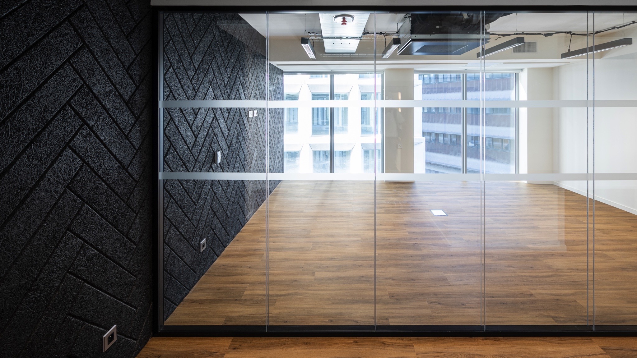 Cloisons modulaires et îlots acoustiques suspendus